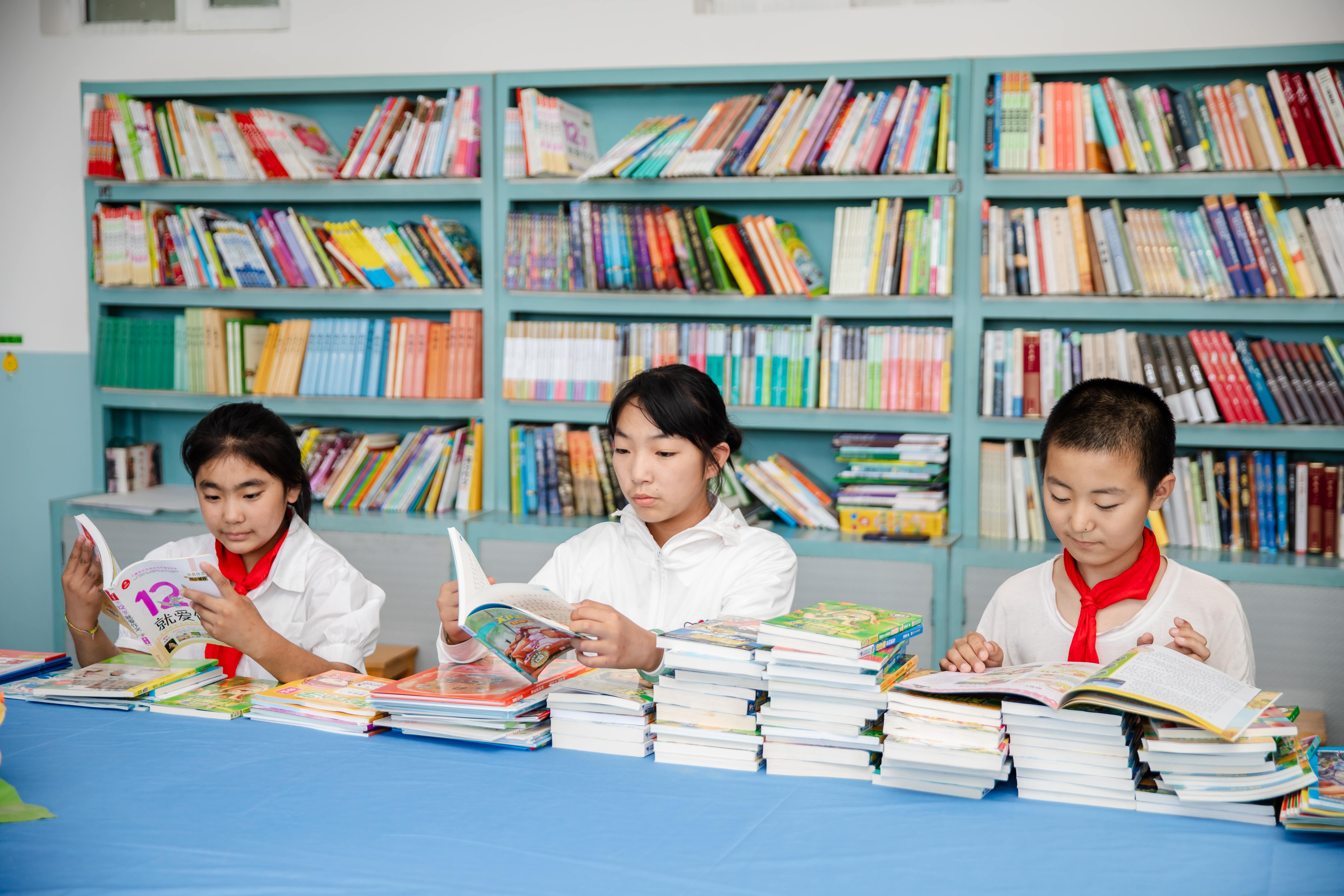 天津高校大学生记者走进火狐在线客服公益小学开展“书香悦读,筑梦成长”活动 天津高校大学生记者走进火狐在线客服公益小学开展“书香悦读,筑梦成长”活动