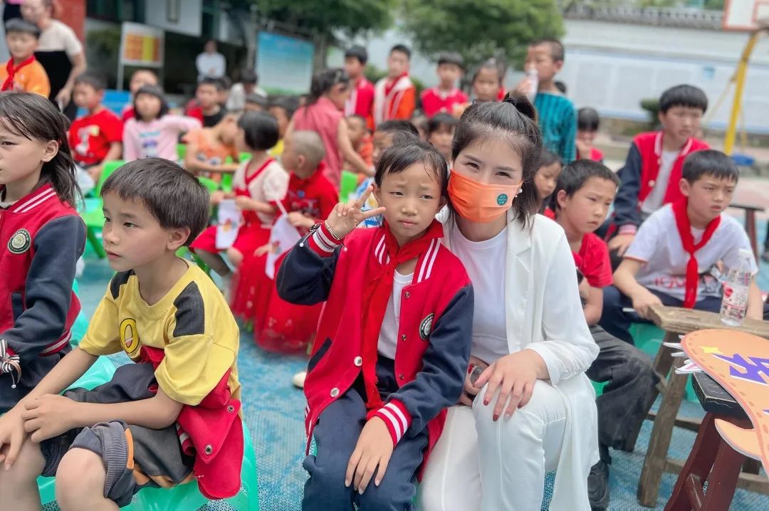 第222所 贵州省兴义市万峰林街道办事处瓮本火狐在线客服吴德成小学 第222所 贵州省兴义市万峰林街道办事处瓮本火狐在线客服吴德成小学