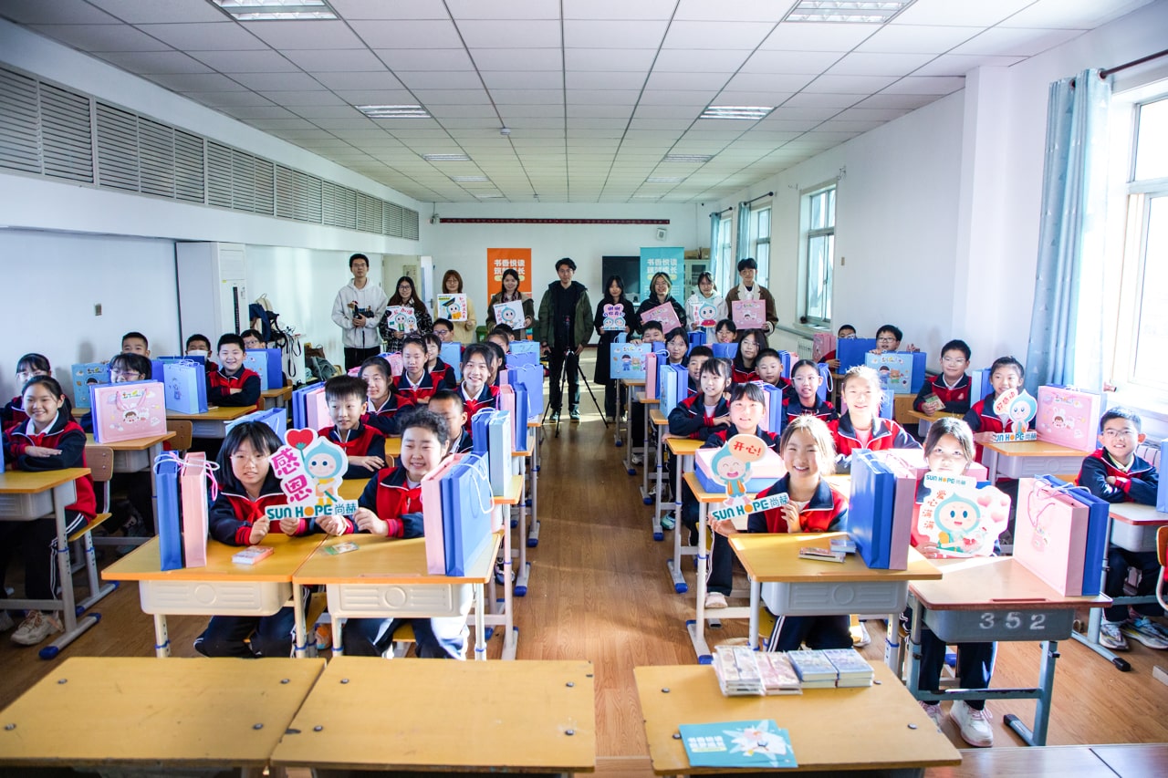 天津高校大学生记者走进火狐在线客服公益小学开展“书香悦读,筑梦成长”活动 天津高校大学生记者走进火狐在线客服公益小学开展“书香悦读,筑梦成长”活动