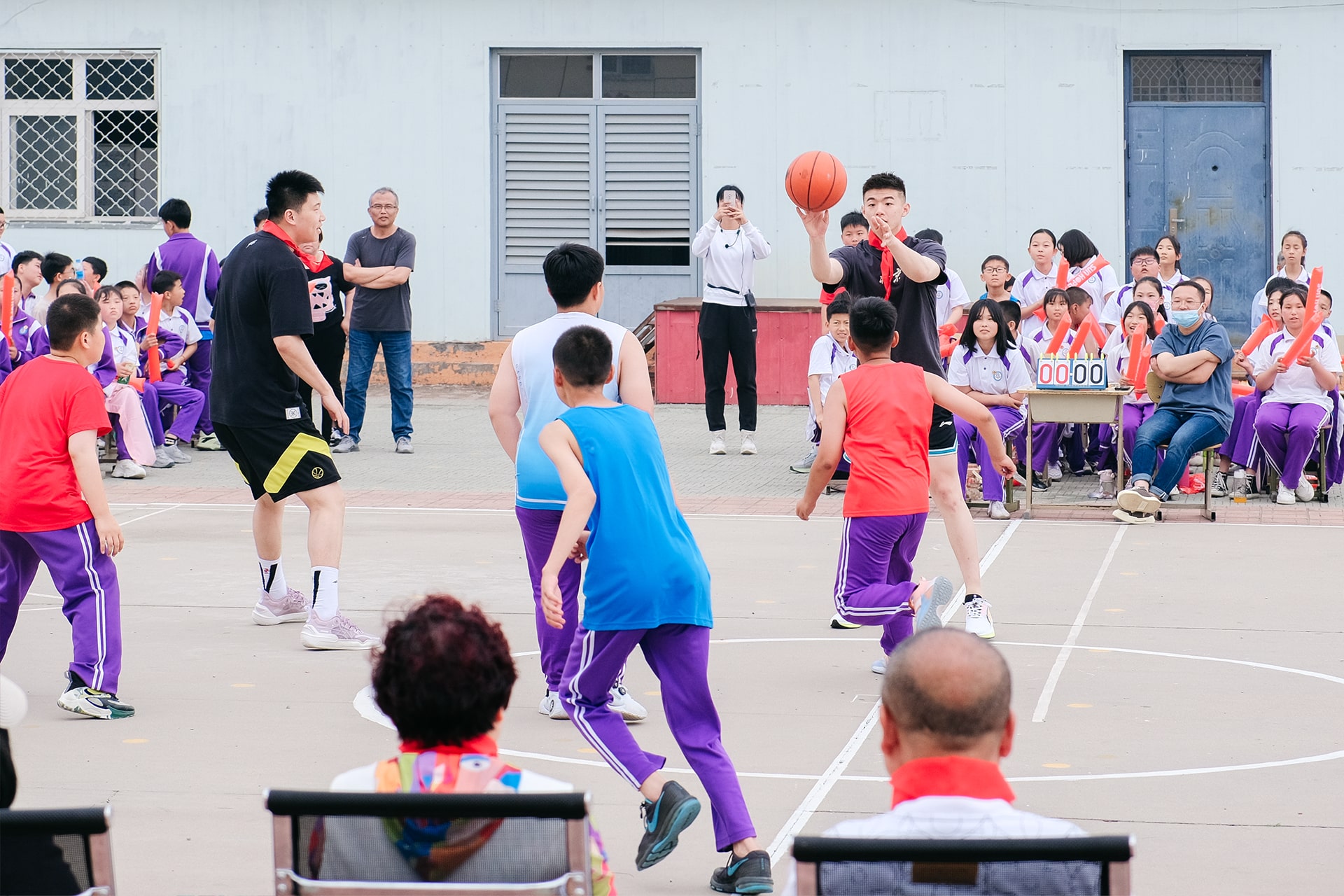 火狐在线客服公益基金会携手首钢体育,传递篮球梦想,为少年喝彩! 火狐在线客服公益基金会携手首钢体育,传递篮球梦想,为少年喝彩!