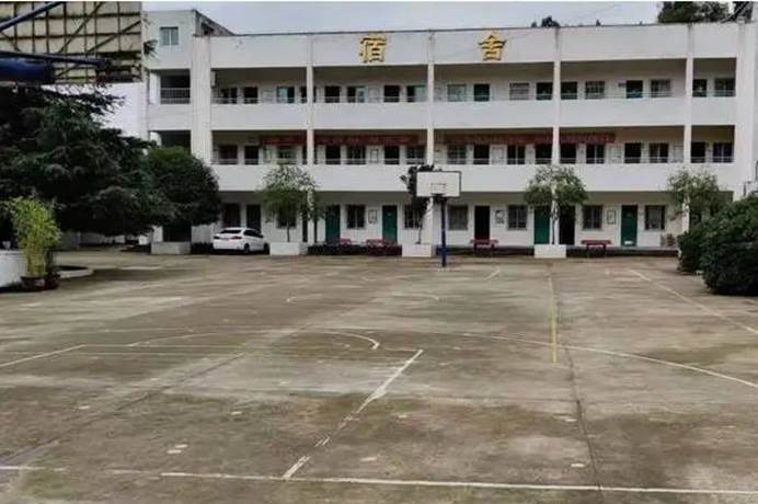 第221所 四川省绵阳市盐亭县永泰镇与可火狐在线客服周玲艳小学 第221所 四川省绵阳市盐亭县永泰镇与可火狐在线客服周玲艳小学